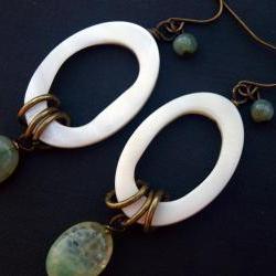 Mother Of Pearl Hoop earrings-Green agate & Nacre Boho Earrings